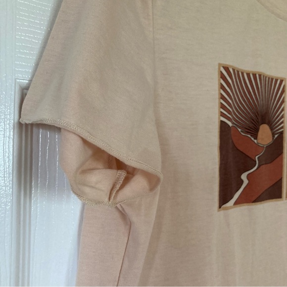 Sun and Moon Graphic Crop Top - Picture 4 of 6